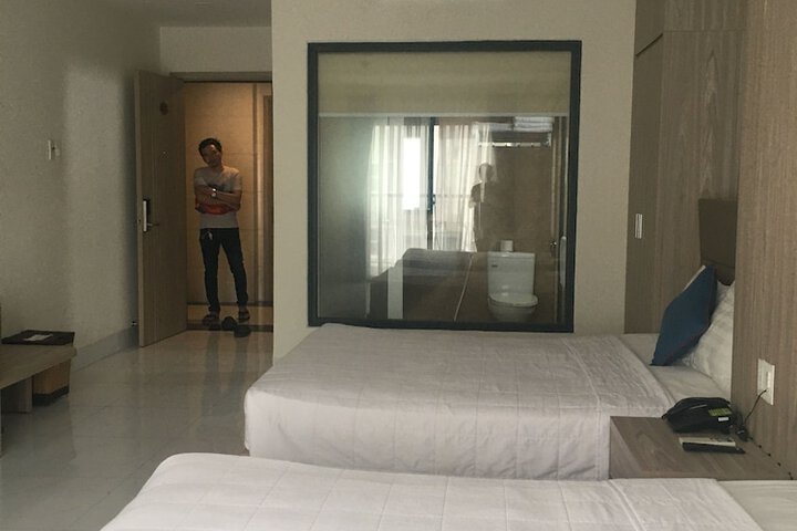 Room 8 of 25