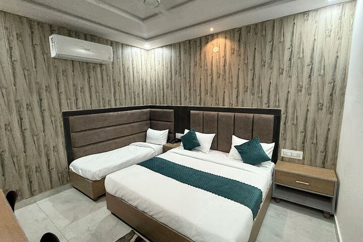 Room 8 of 30