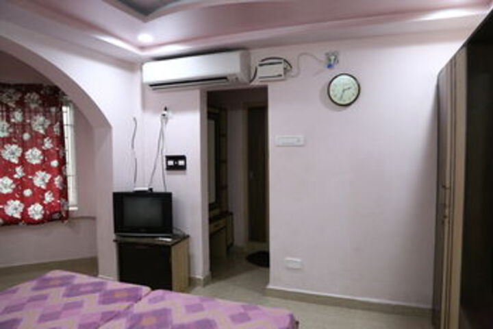 Room 8 of 36