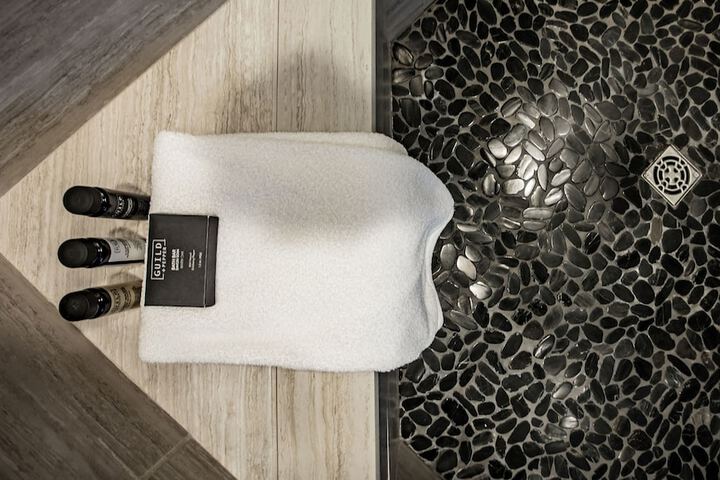 Bathroom amenities