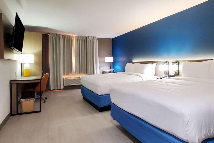 Double Bed (1 of 3)