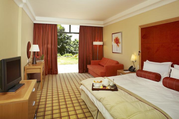 Room 5 of 74