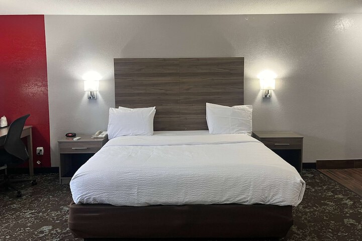 1 King Bed Premier Room (21 of 25)