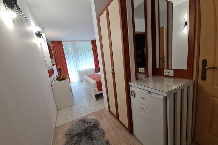 Room 10 of 113