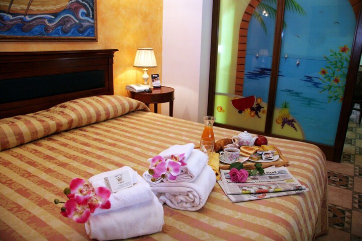 Room 4 of 33