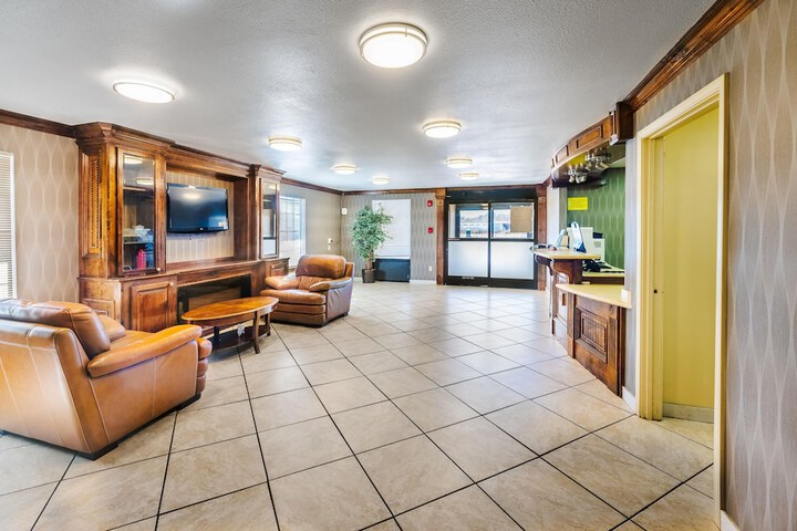 Entrance & Lobby