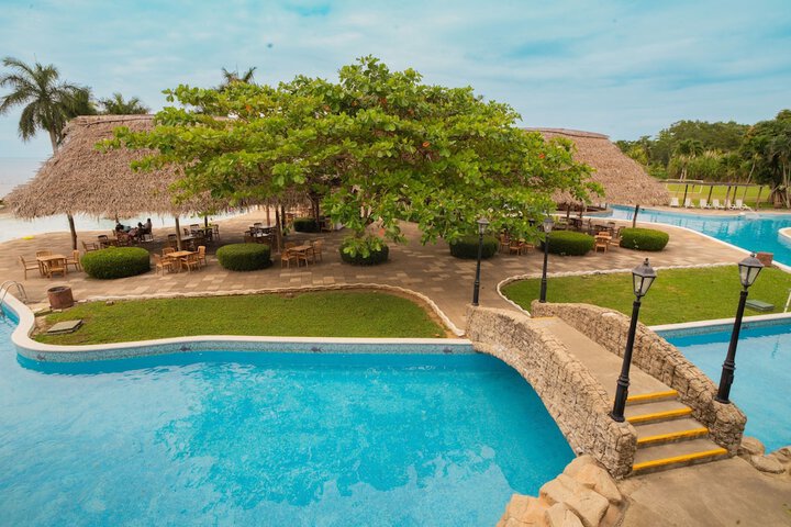 Hotel Pool