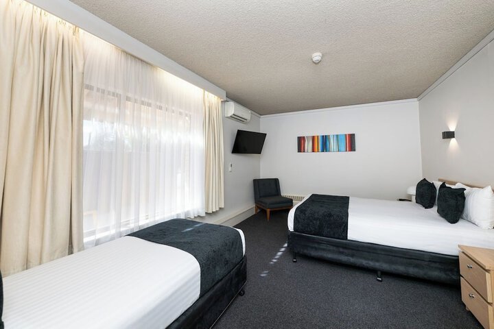 Room 70 of 86