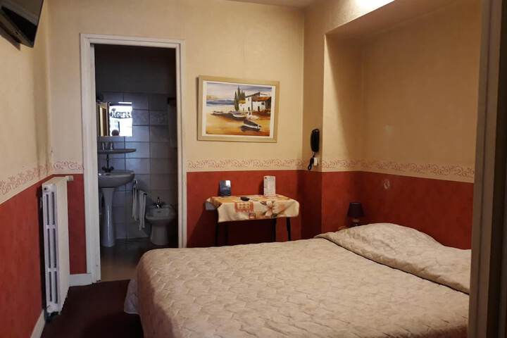 Room 17 of 49