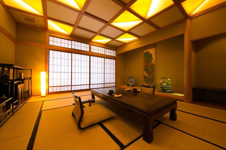 Room 10 of 37