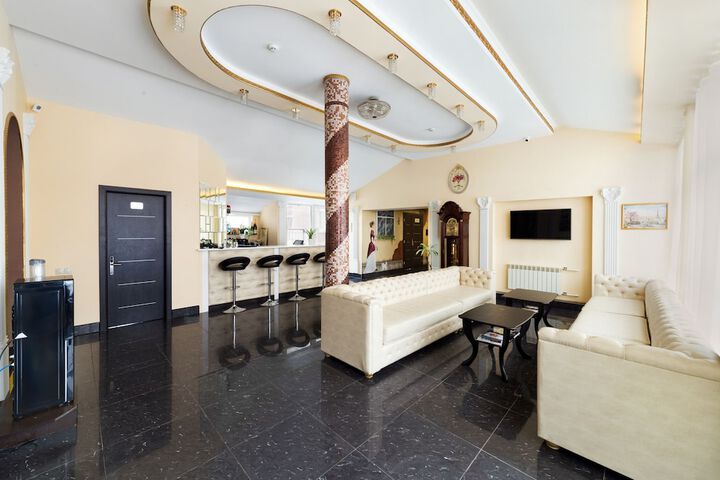 Lounge 62 of 73