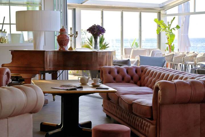 Guest Lobby