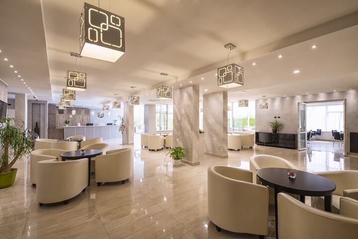 Entrance & Lobby