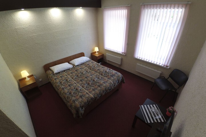 Room 10 of 19
