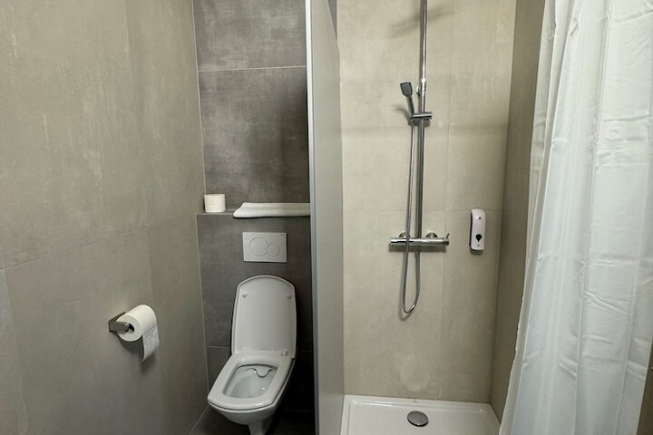 Room 70 of 91