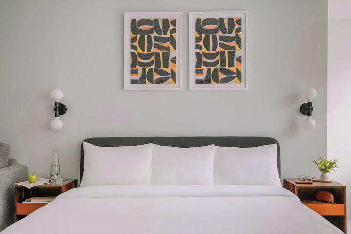 Room 12 of 104