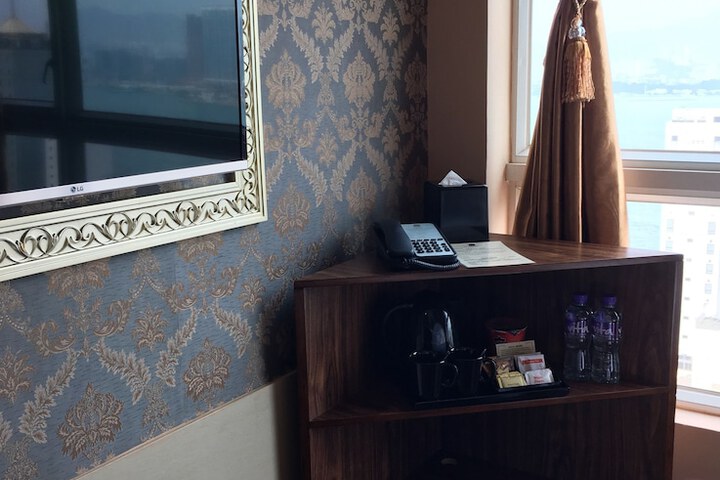 Room 10 of 35