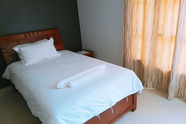 Room 4 of 12