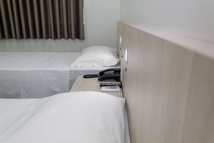 Room 6 of 63
