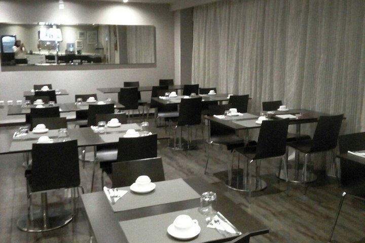 Dining 15 of 19