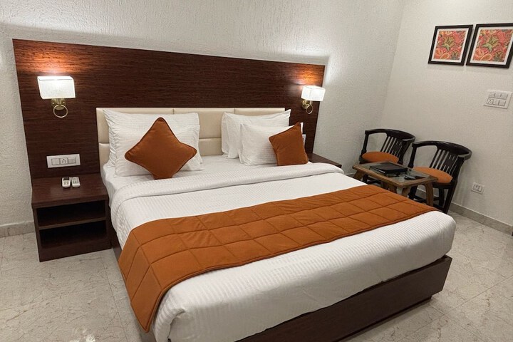 Room 3 of 20