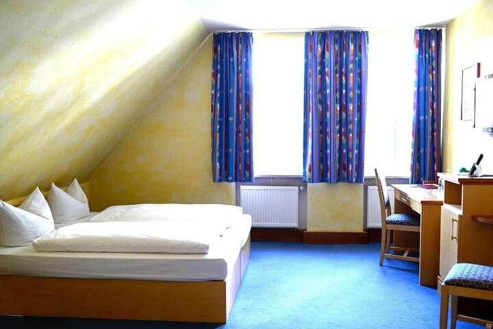 Room 10 of 35