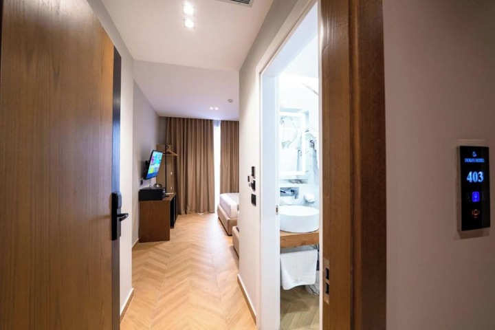 Room 53 of 265