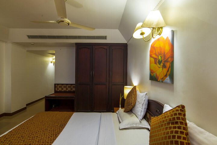 Room 6 of 51