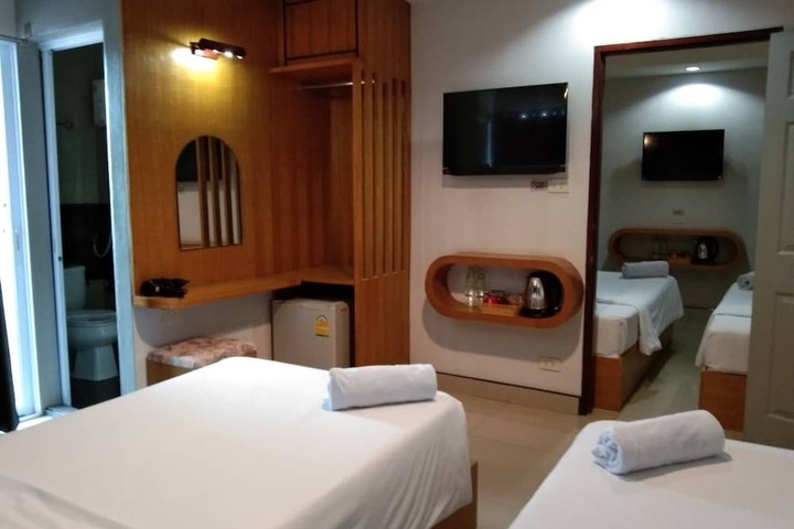 Room 12 of 40