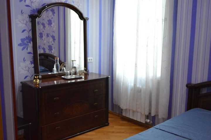 Room 4 of 7