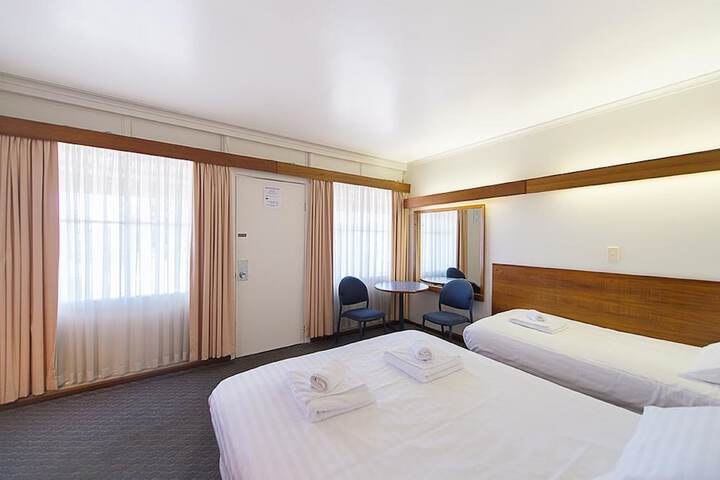 Room 4 of 19