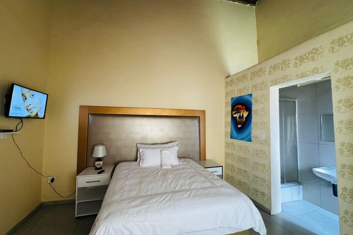 Room 16 of 76