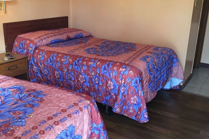 Room 6 of 16