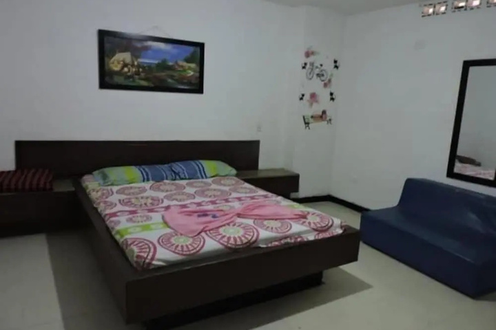 Room 6 of 9