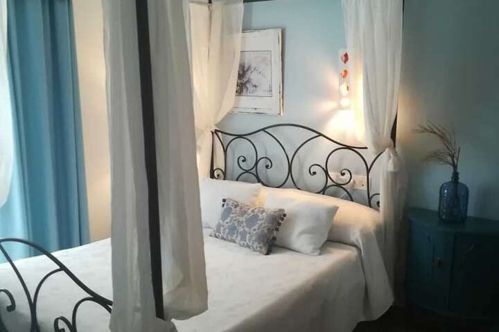 Room 4 of 37