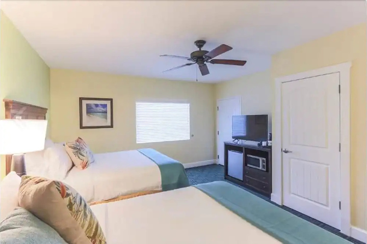 Room 5 of 10