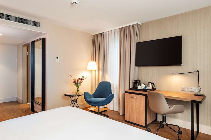 Room 12 of 24