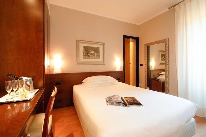 Room 42 of 50