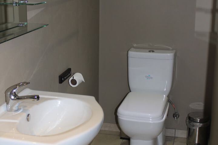 Room 16 of 28