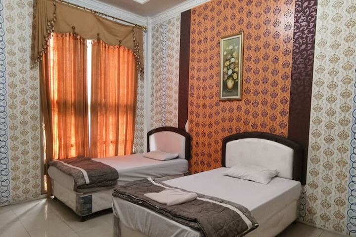 Photo of Hotel O Wisma Hamalau SyariahNearPulau Bromo Pedestrian Bridge