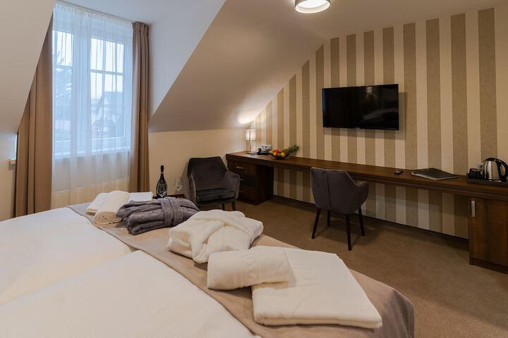 Room 8 of 42