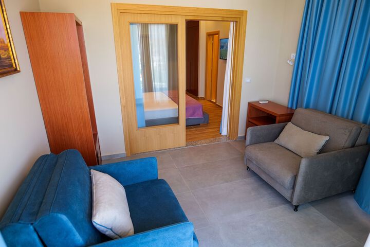 Room 43 of 104