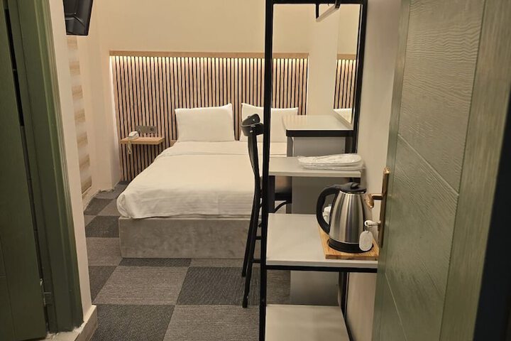 Room 32 of 69