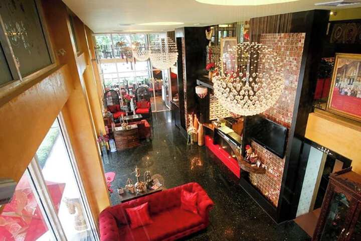 Entrance & Lobby