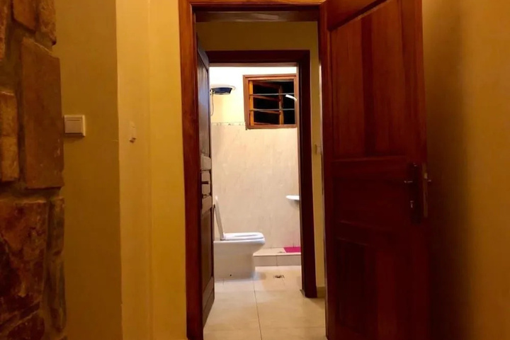 Room 10 of 13