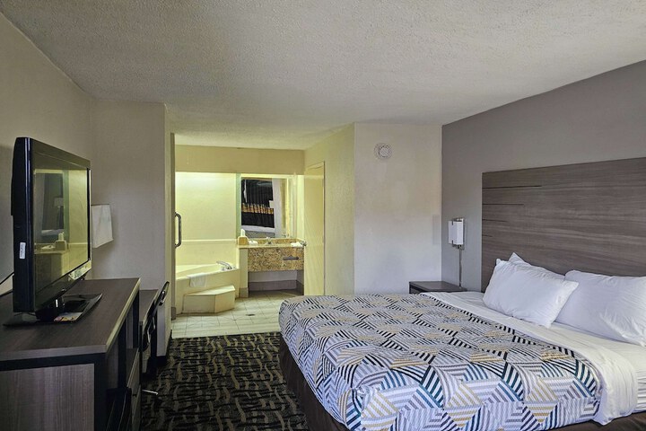 Room 10 of 20