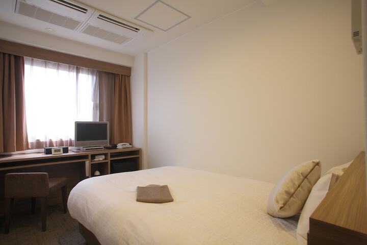 Room 8 of 32