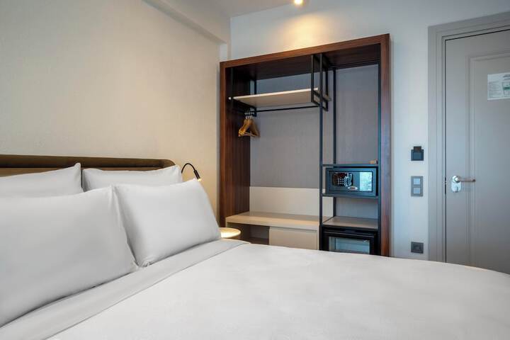 Room 22 of 64