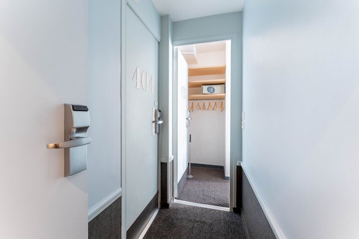 Room 18 of 60