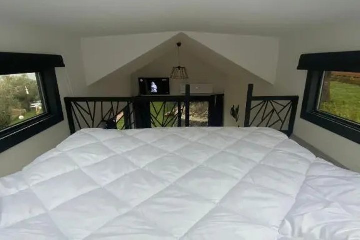 Room 3 of 9